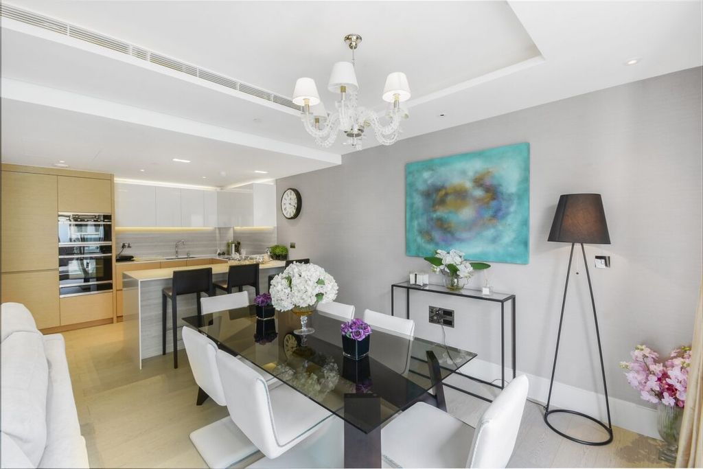 Property photo 1 of 12 Bridgeman House