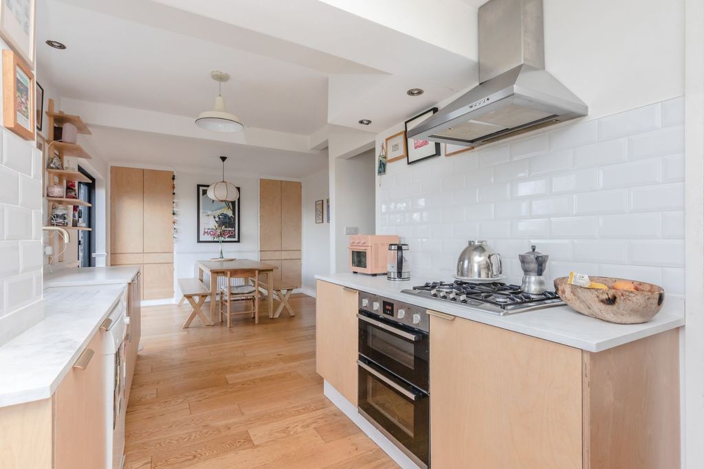 Property photo 3 of 31