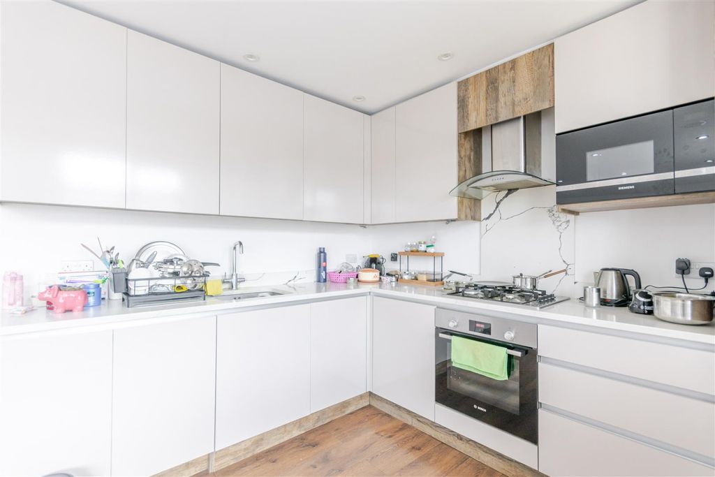Property photo 2 of 19 Kitchen 2.Jpg