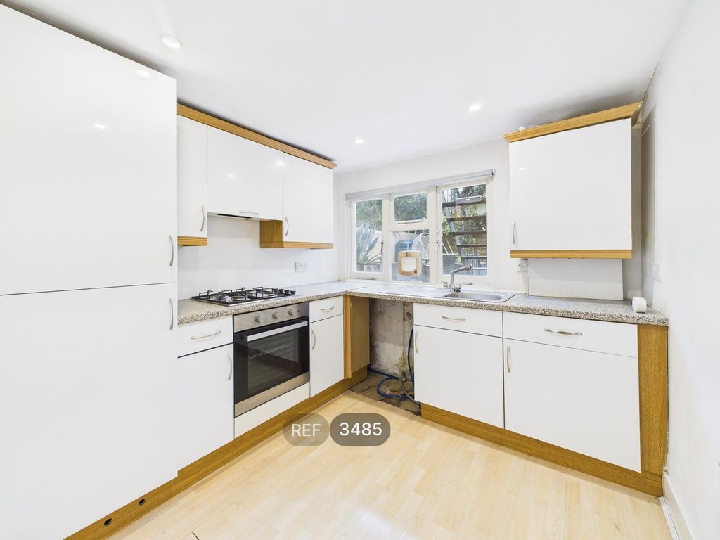 Property photo 1 of 7 Kitchen