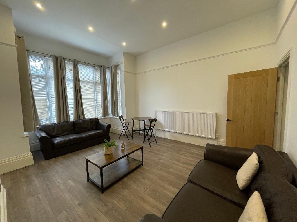 Property photo 1 of 10 Lounge