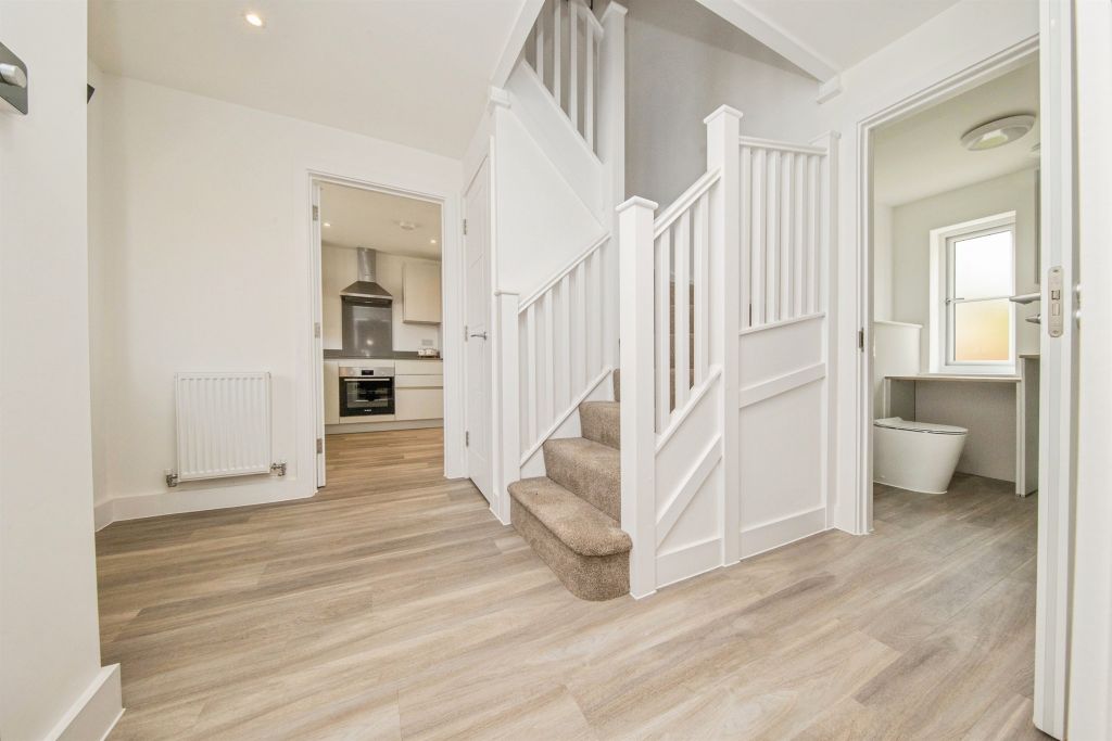 Property photo 2 of 16 Hallway