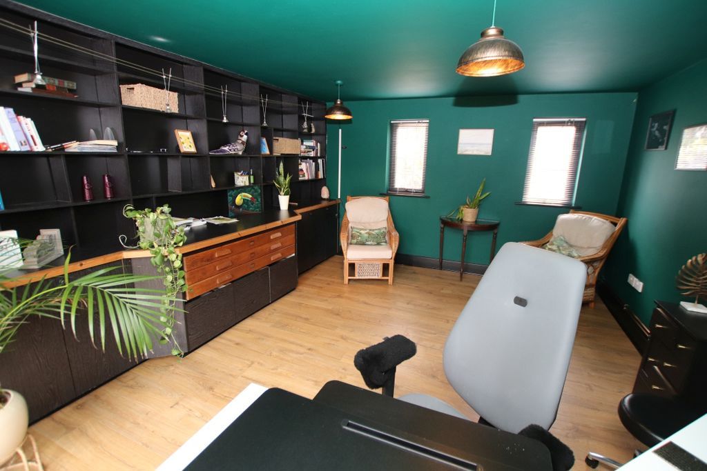 Property photo 3 of 32 Photo 27