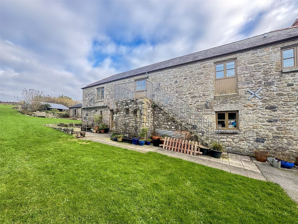 Property photo 2 of 32 Picture No. 16