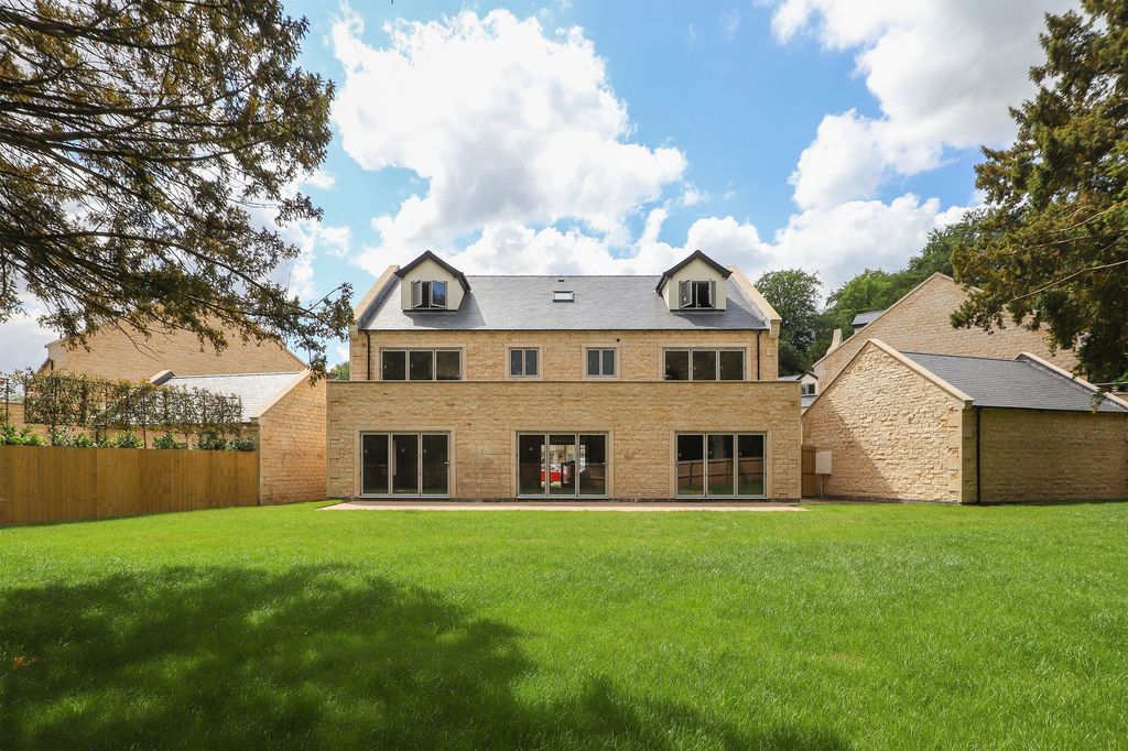 Property photo 3 of 11