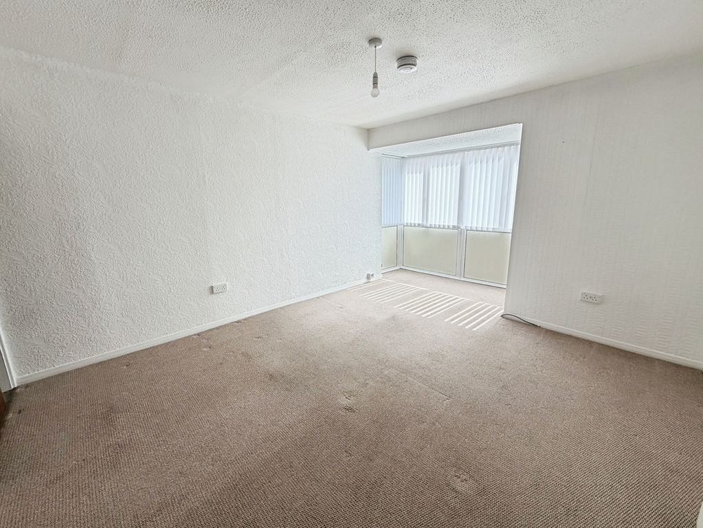 Property photo 3 of 7 Photo 8