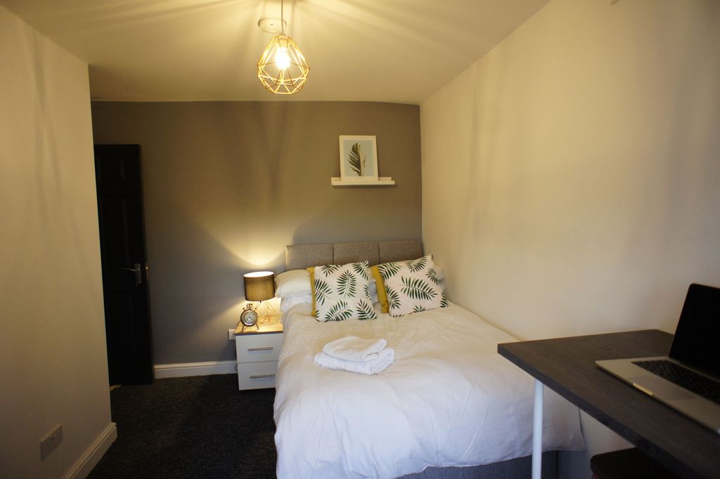 Property photo 1 of 3 Room