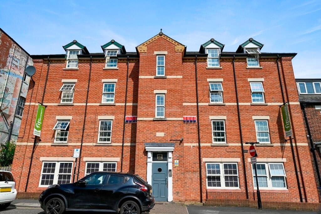 Property photo 3 of 9 A Well-Maintained Traditional Red Brick Terraced B...