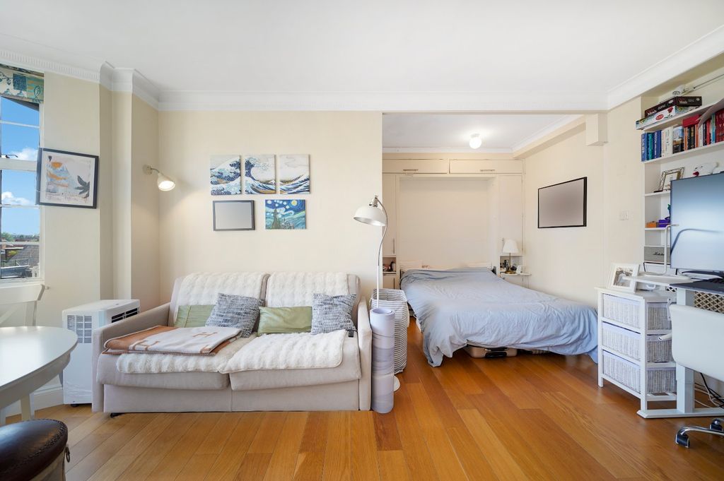 Property photo 3 of 12