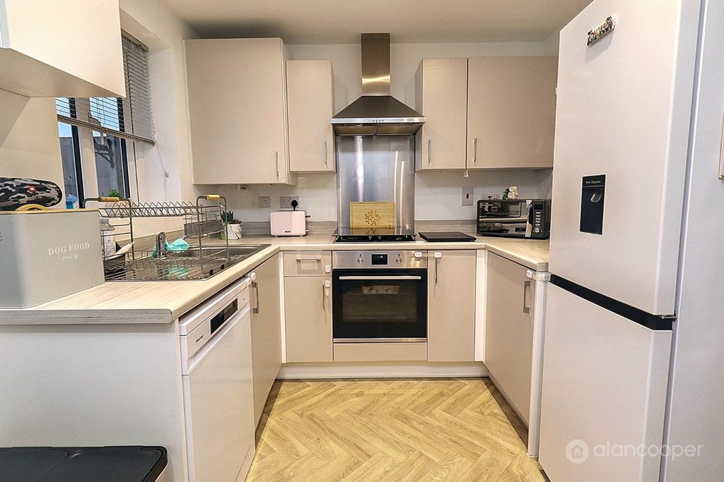 Property photo 2 of 24 4980713