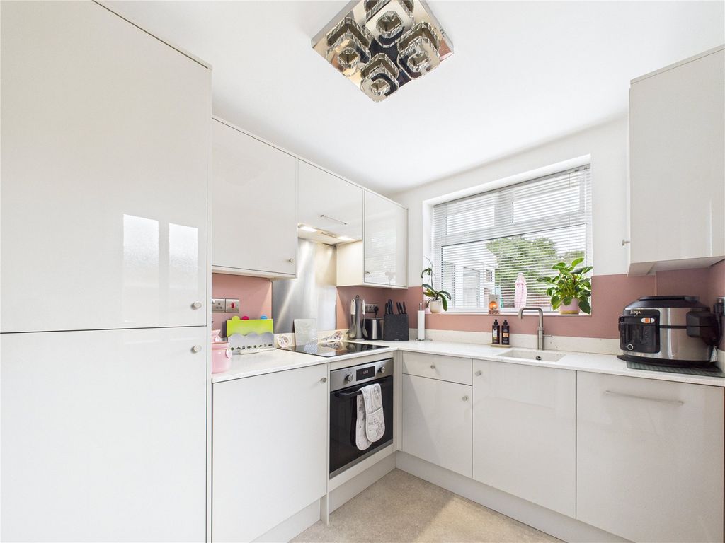 Property photo 2 of 19 Picture No. 24