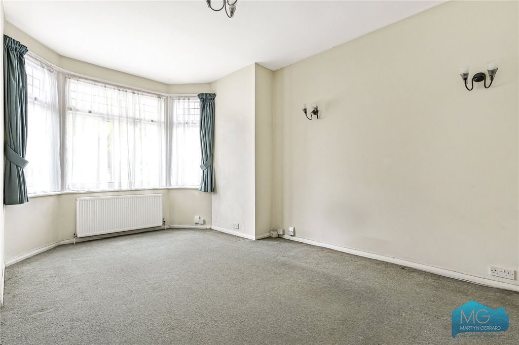Property photo 2 of 17 Picture No. 21