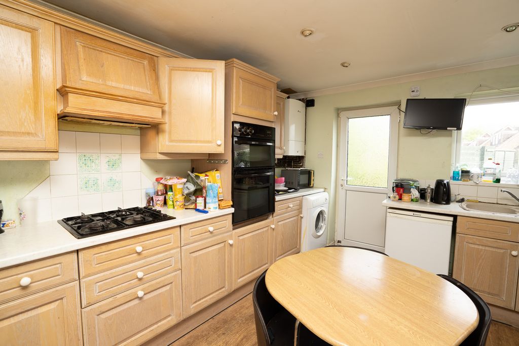 Property photo 2 of 31