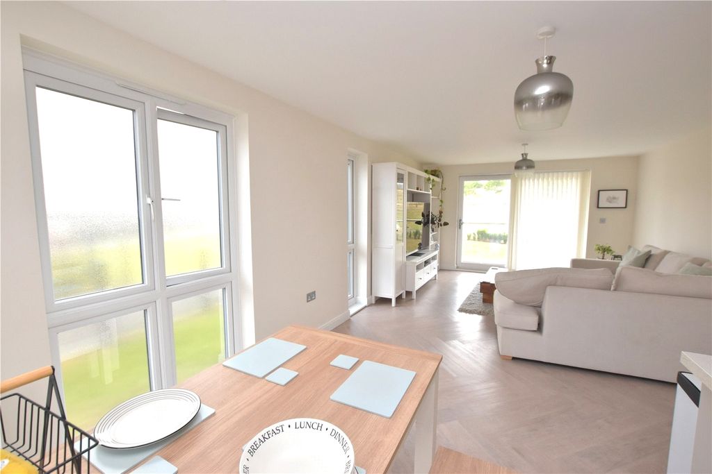 Property photo 2 of 17 Open Plan Diner