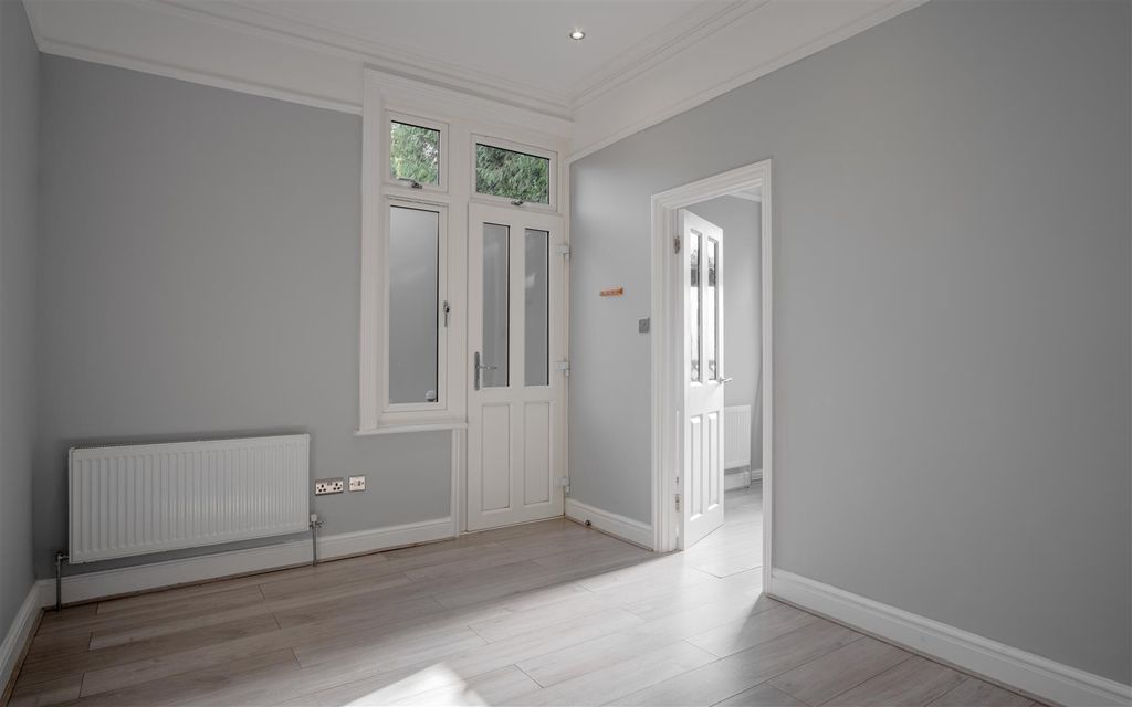 Property photo 2 of 22 Cavendish Road Redhill - Final Images - Ralph Jame
