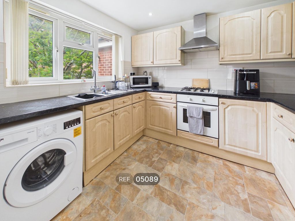 Property photo 2 of 10 Kitchen