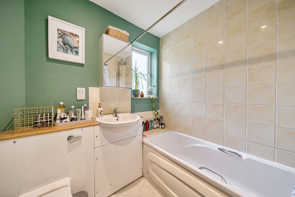 Property photo 3 of 19 Bathroom