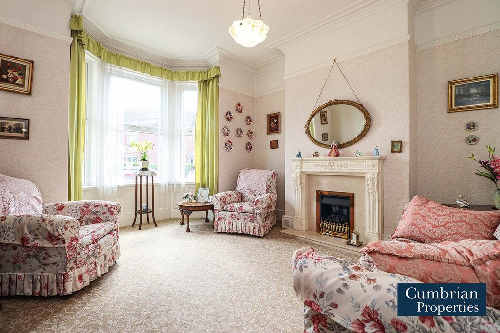 Property photo 2 of 21 Lounge