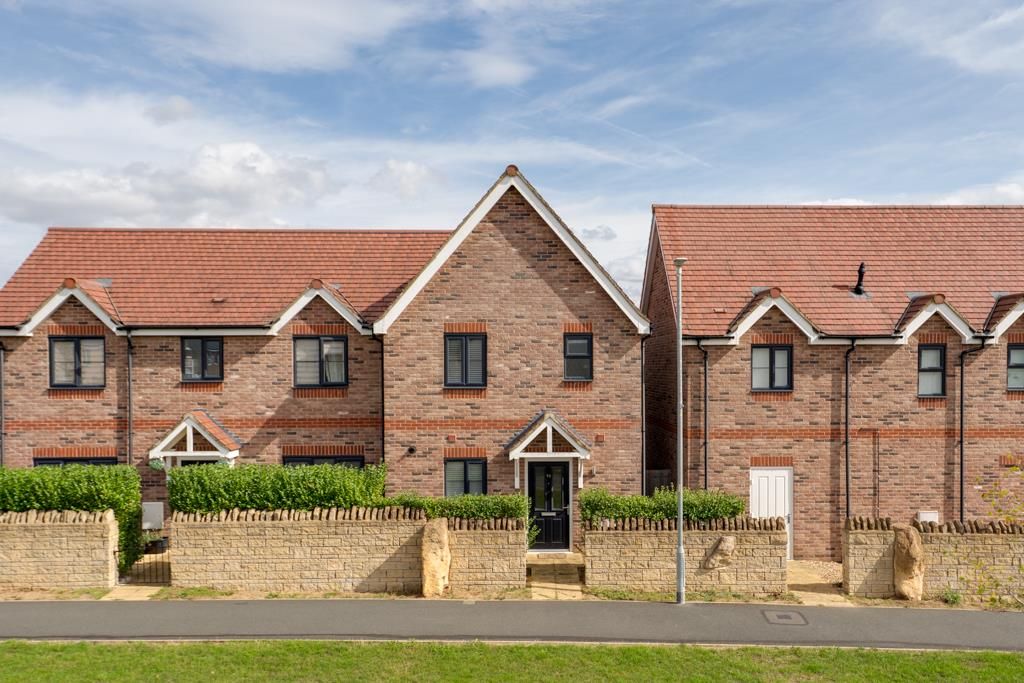 Property photo 1 of 23 71 London Road, Corby (1 Of 21).Jpg