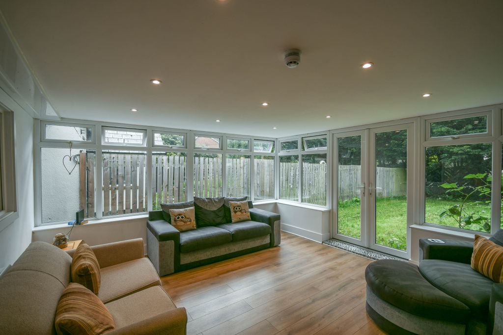 Property photo 2 of 32