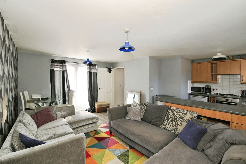 Property photo 3 of 7