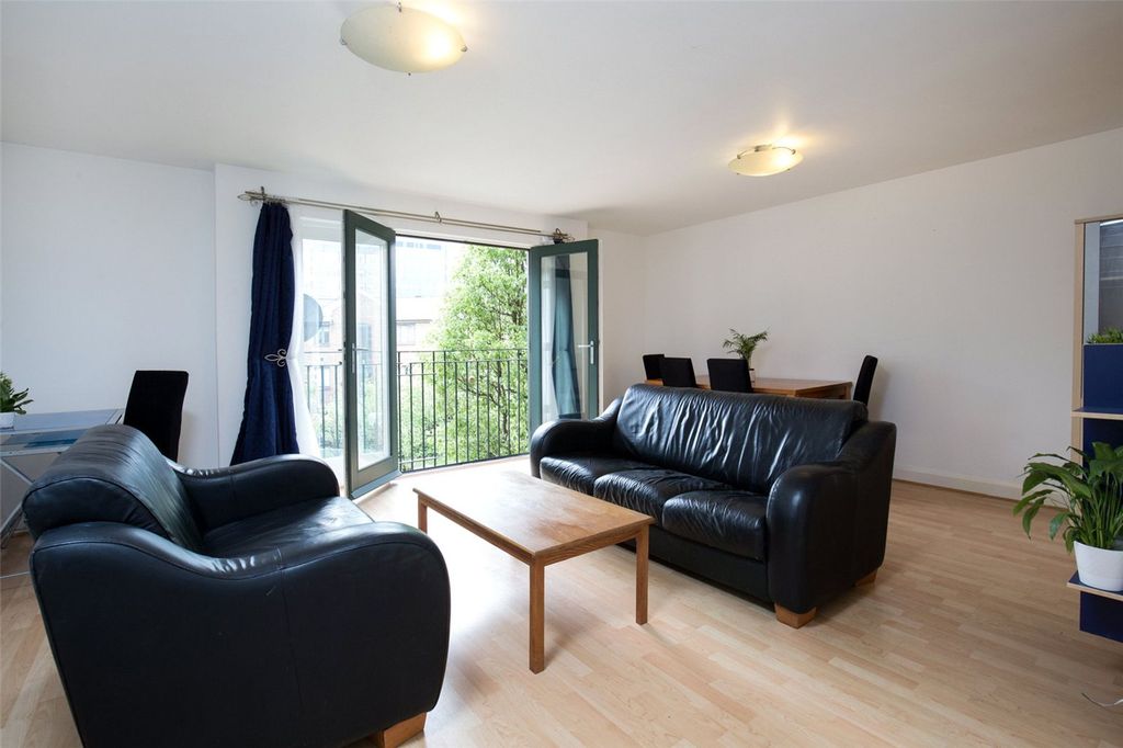 Property photo 1 of 10 Whitechapel, E1
