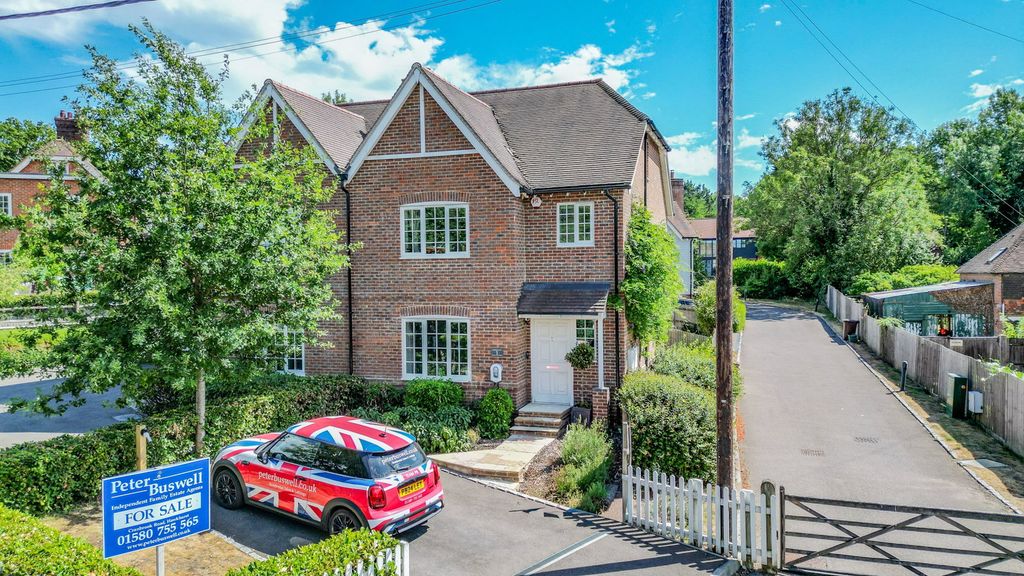 Property photo 1 of 11