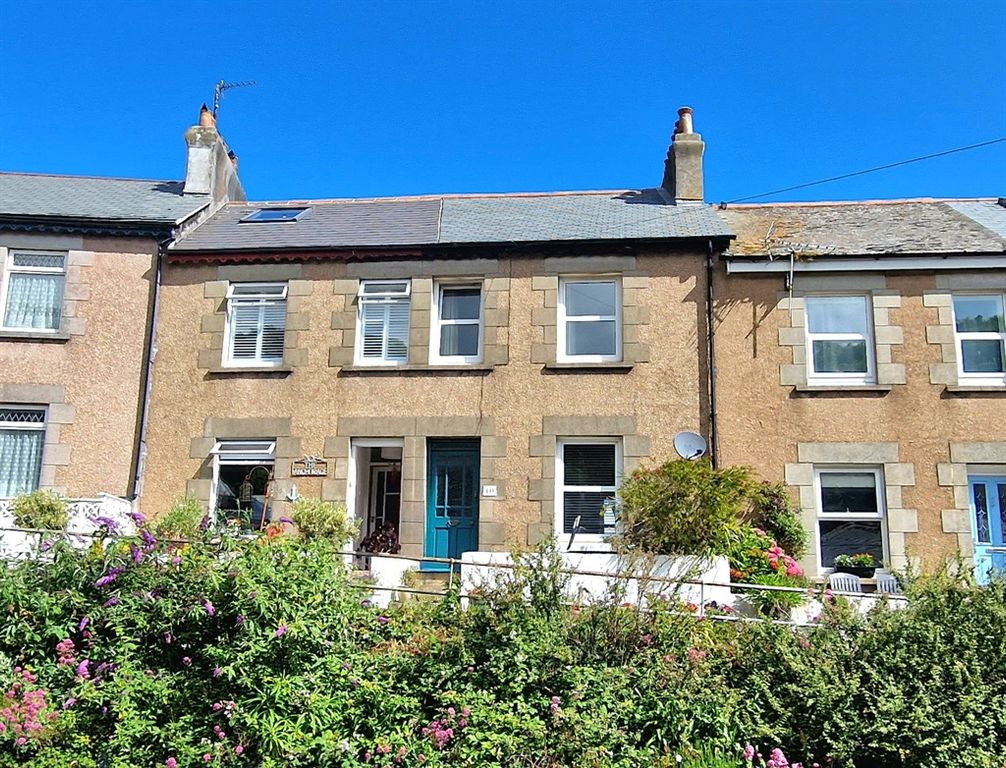 Property photo 1 of 12 2 Bedroom Mid Terrace House For Sale