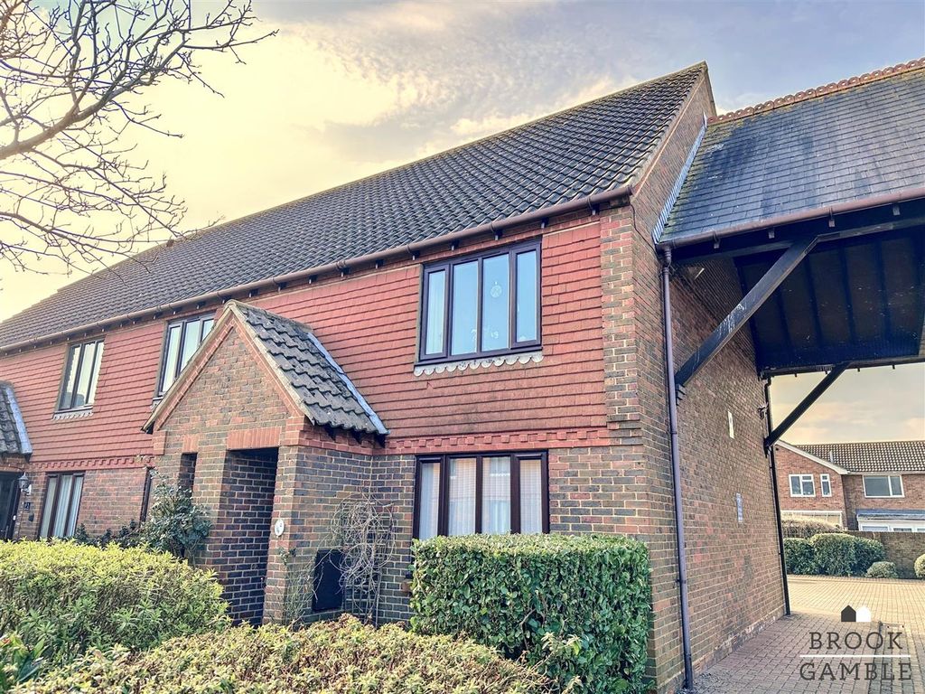 Property photo 1 of 12 01323 438506
