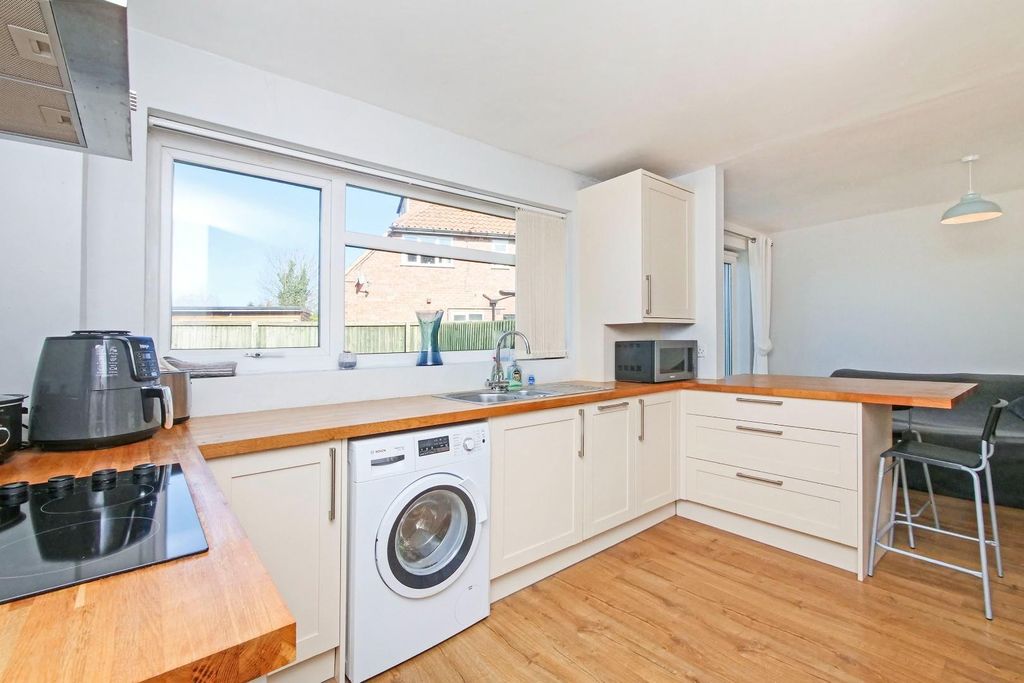 Property photo 3 of 13 Kitchen