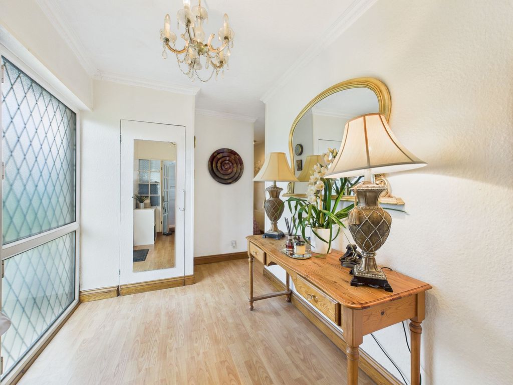 Property photo 2 of 18 Entrance Hallway