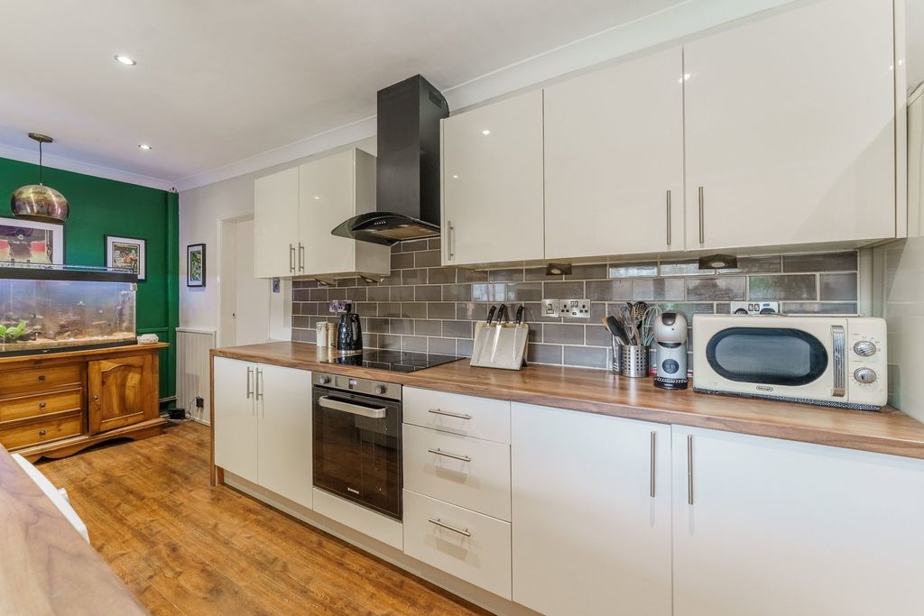 Property photo 2 of 24