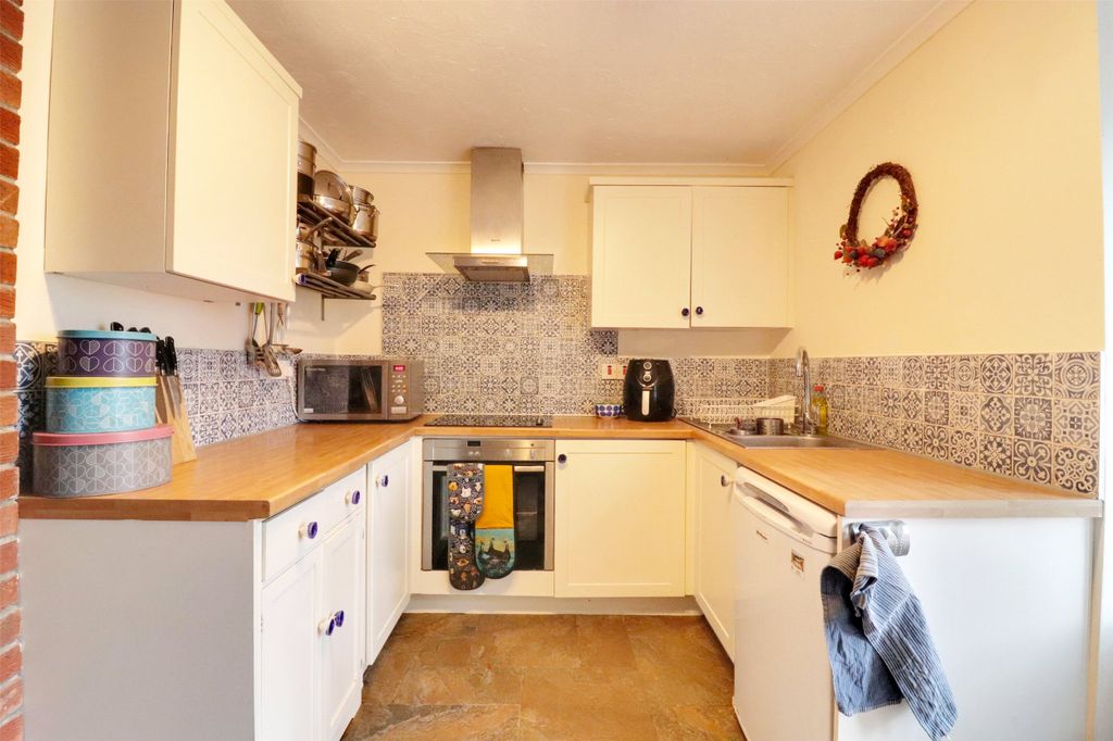 Property photo 1 of 20 1 - Picture No. 06