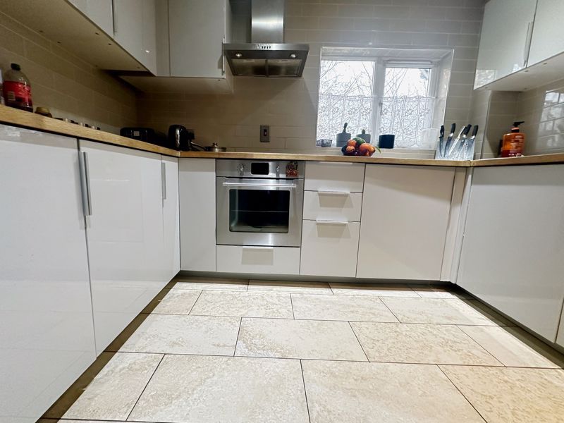 Property photo 1 of 9 Photo 8