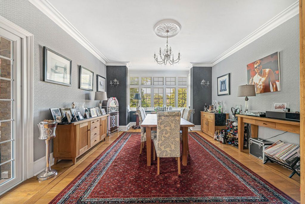 Property photo 3 of 34