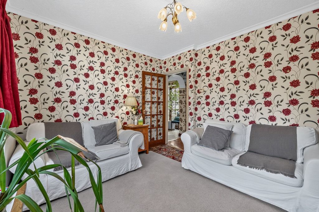 Property photo 3 of 39