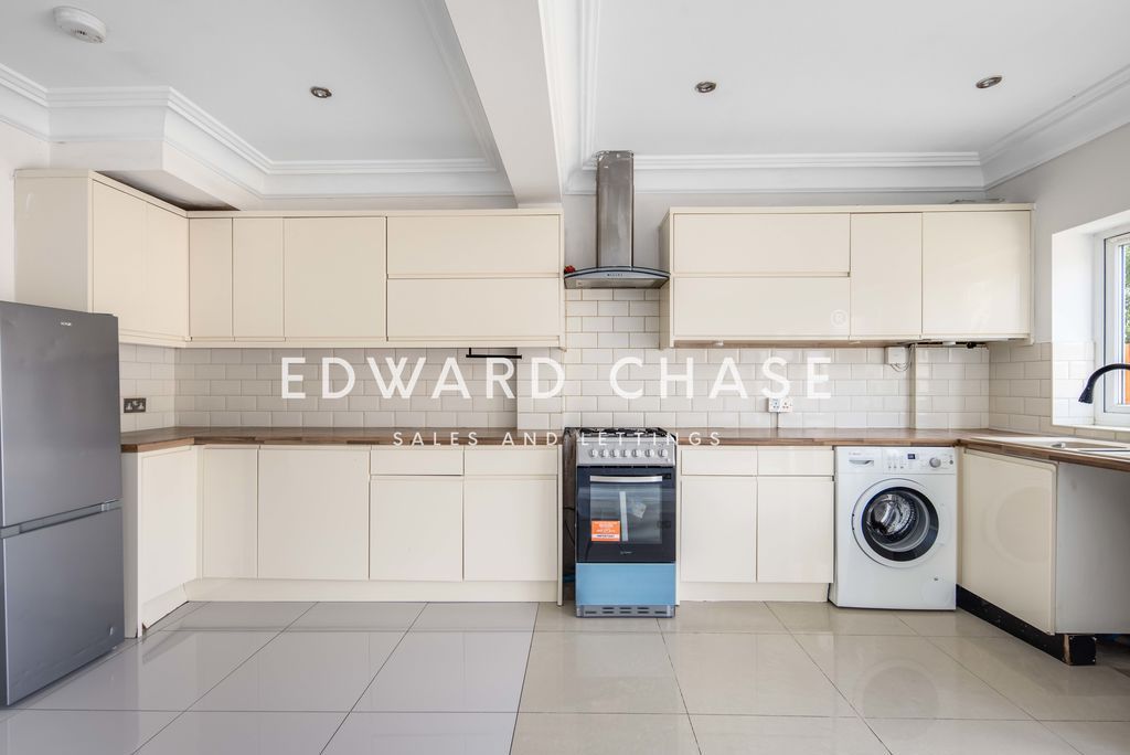 Property photo 3 of 21 Photo 16