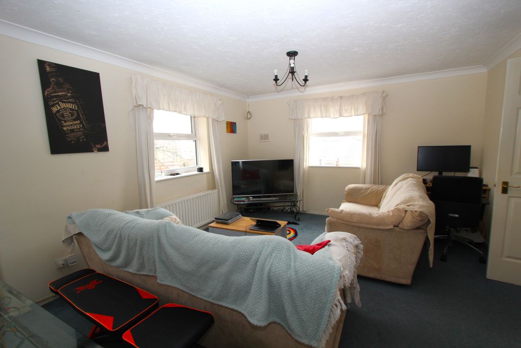 Property photo 2 of 8