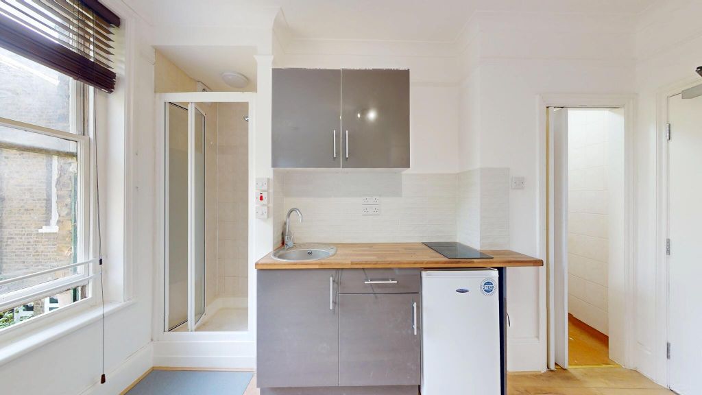 Property photo 2 of 11 Kitchen