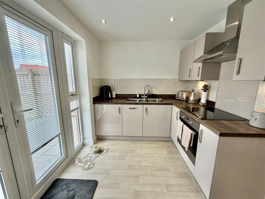 Property photo 3 of 17 Kitchen Diner