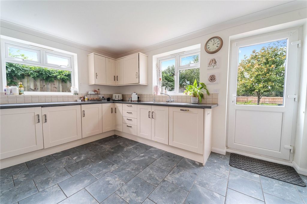 Property photo 3 of 17 Kitchen
