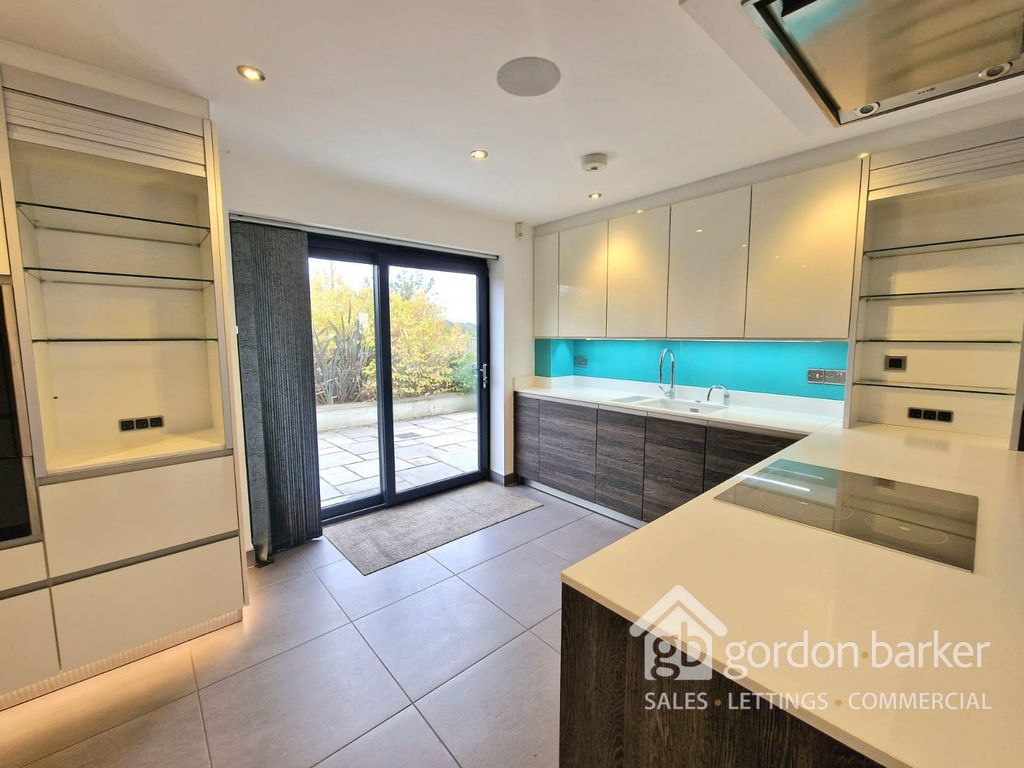 Property photo 3 of 33