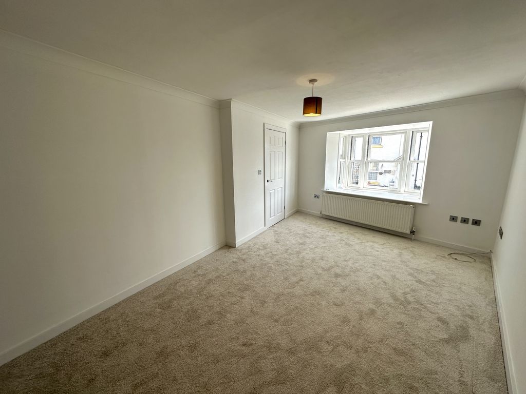 Property photo 2 of 13 Lounge