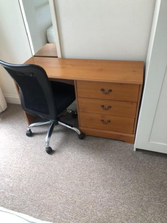 Property photo 3 of 15 Table