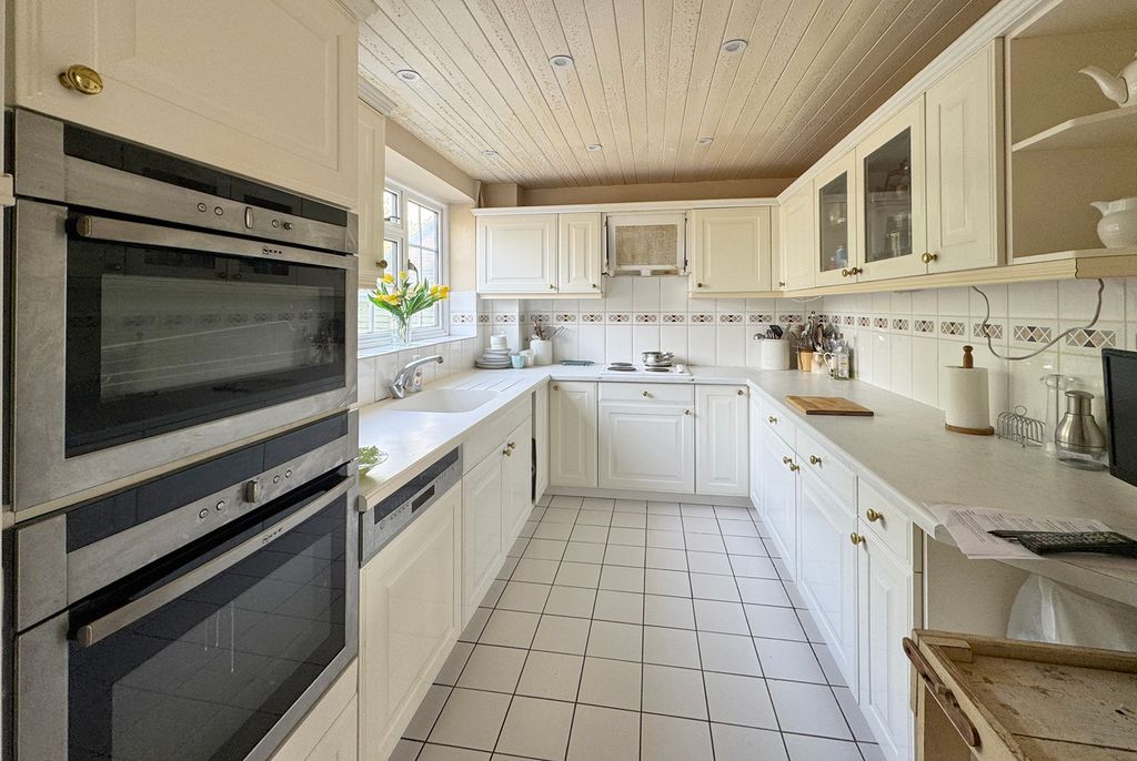 Property photo 2 of 17 Harlicks Kitchen