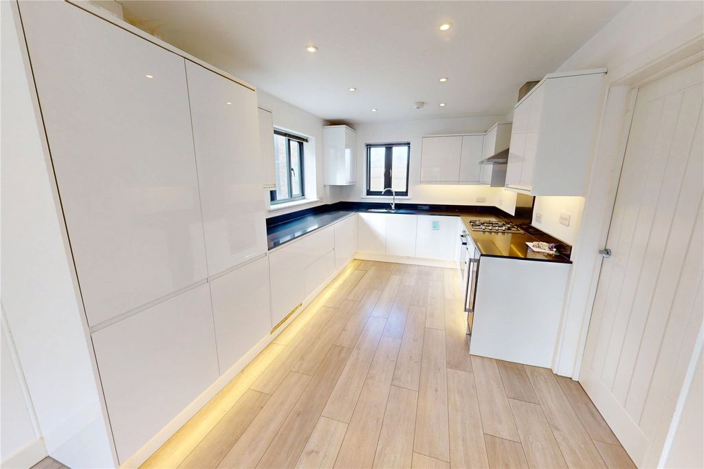 Property photo 3 of 16 Picture No. 03