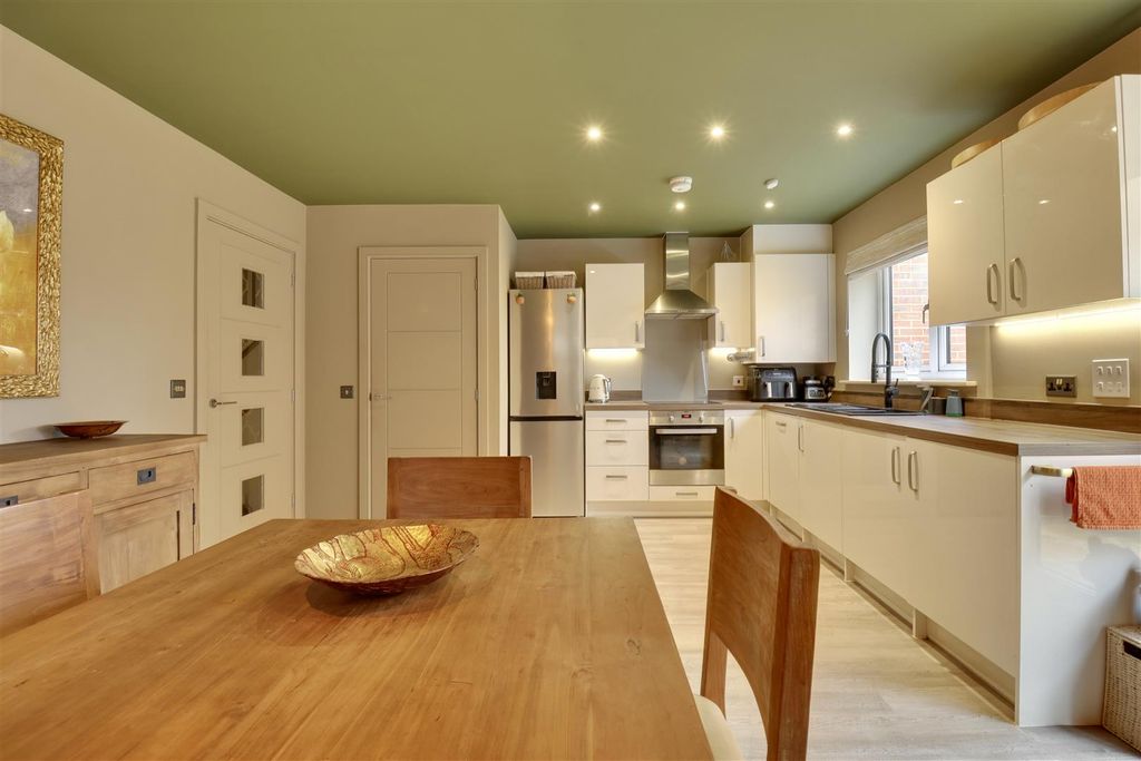 Property photo 3 of 25 Ac705B86-C6D3-4Ae5-99E2-94C83C8A8Fc1_1_201_A.Jpeg