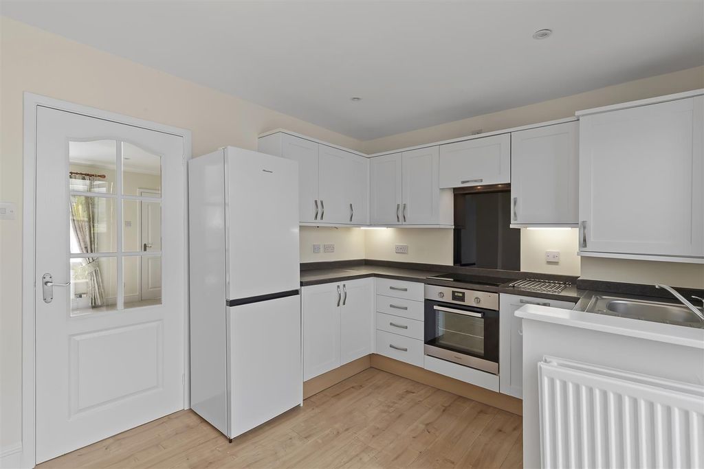 Property photo 3 of 20 Dining Kitchen
