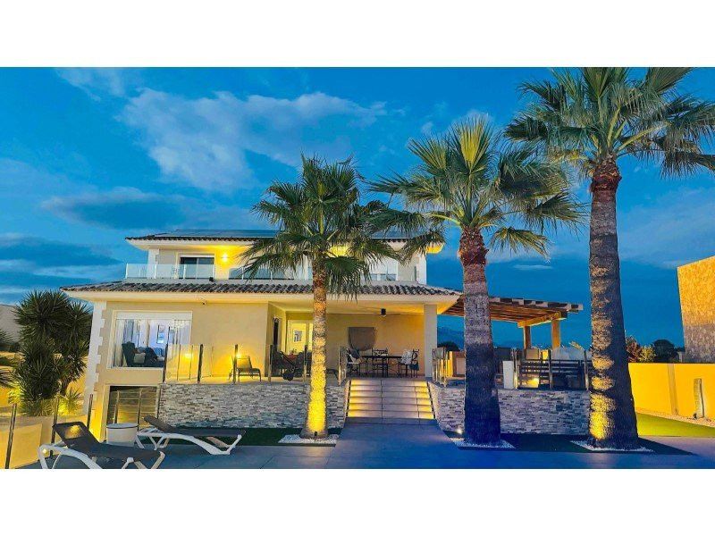 Property photo 2 of 48