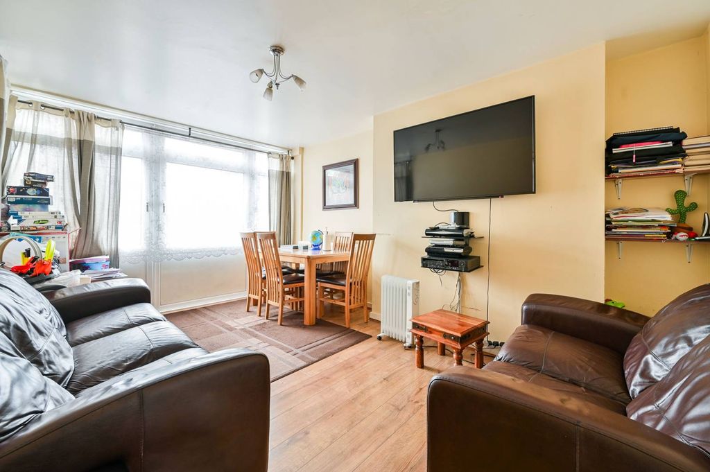 Property photo 2 of 9